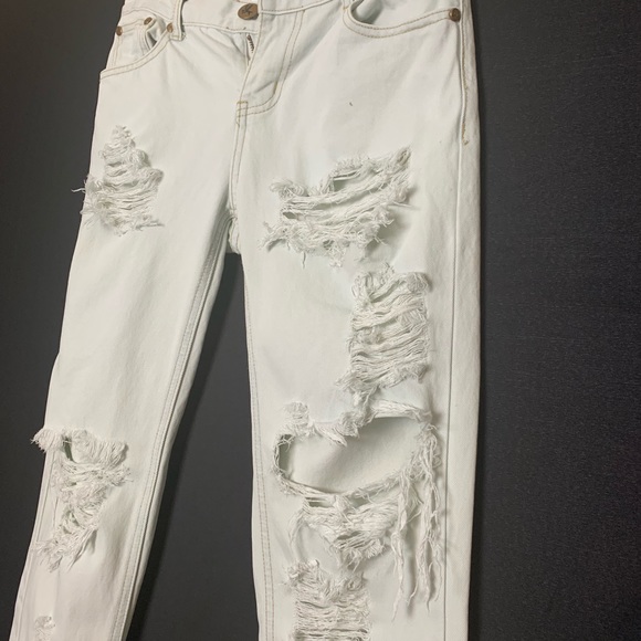 COPY - ONE TEASPOON | DISTRESSED BAGGY WHITE JEANS - Picture 3 of 8